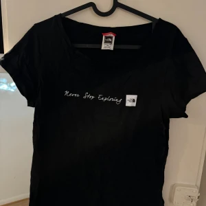 North face tshirt - Sparsamt använd northface tshirt 🖤