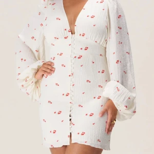 Adoore klänning - Helt oanvänd adoore klänning, då jag missade sista returdagen.. jag står för frakten!