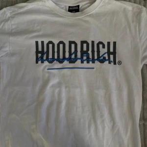 Hoodrich t-shirt  - Hoodrich t-shirt. Storlek XS, väldigt stor i storleken, passar även S. 