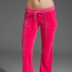 säljer mina rosa juicy byxor , har inte användts mer än 3 ggr eftersom dom är för små nu. Skickar bild !