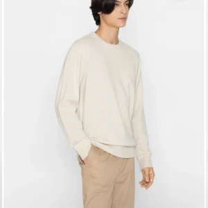 Kashmir tröja - Kashmir tröja från A days march i krämvit färg! Pure cashmere! Köpt för 2400kr