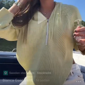 Gul stickad tröja  - Storlek S. Från Hunkydory. Jättefint skick 