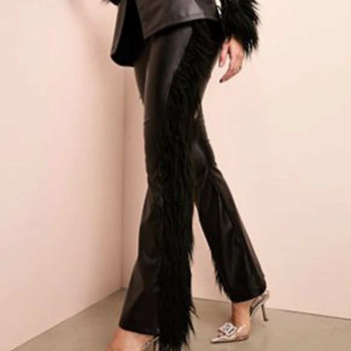 Fuskpäls kostym byxor i läder  - 91