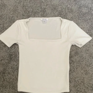 Magtröja - Aldrig använd utan prislapp, fin och somrig tröja men för liten för mig 💕