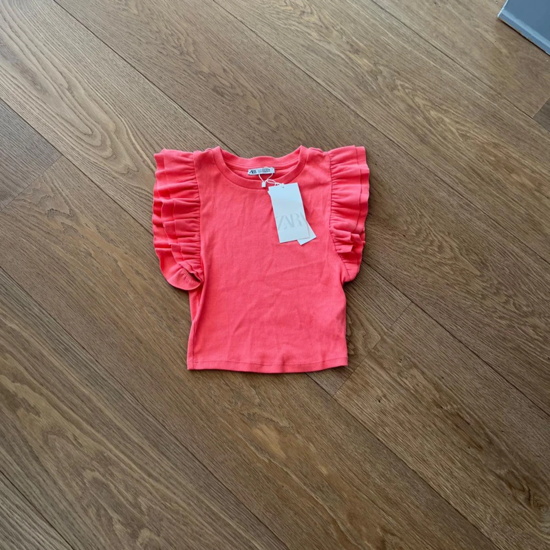 En jätte fin tröja från Zara i storlek S men passar också XS