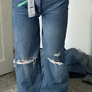 Nya jeans  - Skick som på bilden. Vid funderingar tveka inte på att höra av dig 💕☺️