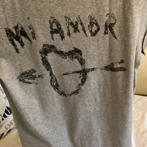 T-shirt - Fin t-shirt från mira paris aldrig använd köpte för 800 säljer för 500 priset kan diskuteras 💕