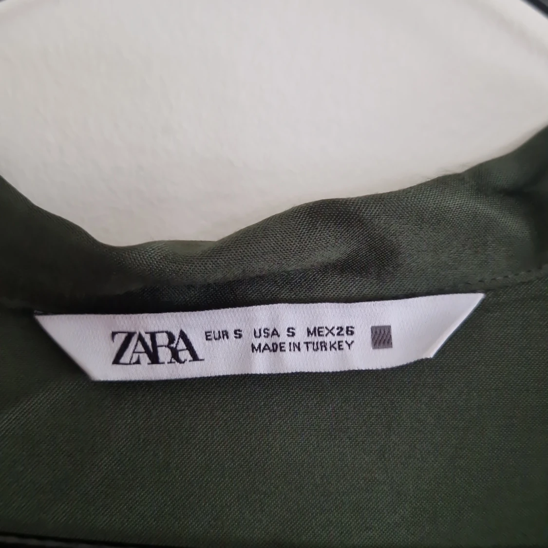 Mrökgrön Zara klänning - 90