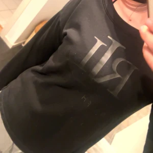 ralph lauren tröja - ralph lauren tröja i storlek xxs men passar även xs och s. Superfin och i bra skick.💕💕