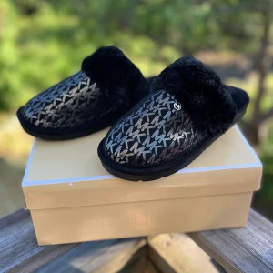 Michael Kors tofflor - Helt nya, aldrig använda.