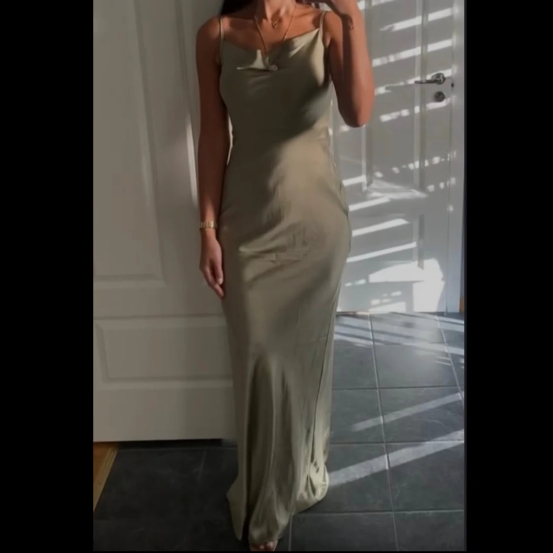 Olivgrön maxi klänning