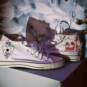 Costume made Converse!   själv designade med Angelus färger! 