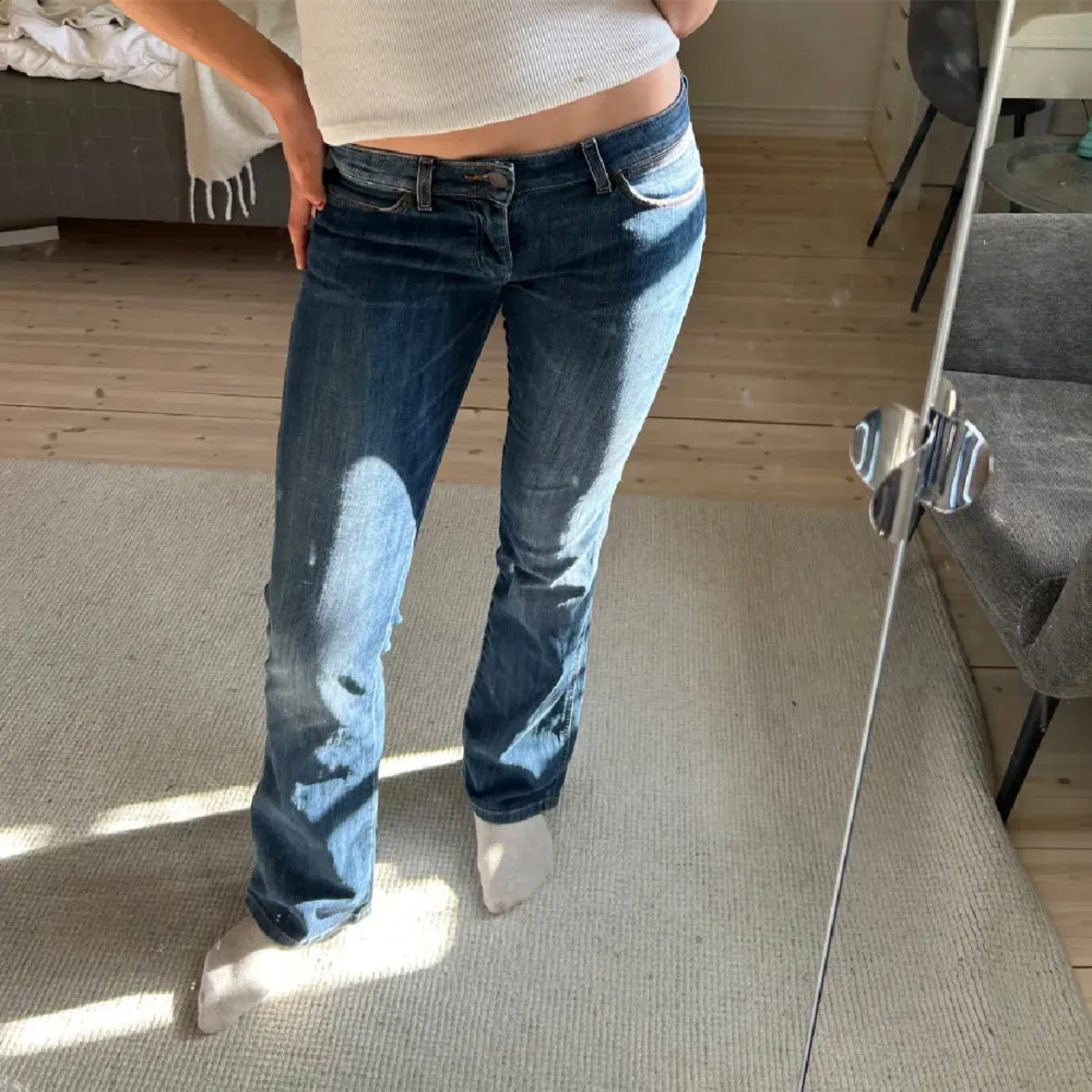 As snygga lågmidjade jeans från Wrangler som tyvärr är förstora för mig.💕💕. Jeans & Byxor.