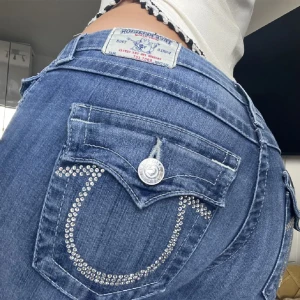 true religion jeans - Sååå fina true religion jeans men små pärlor/paljetter (några har dock ramlat av) Säljer pga ingen användning💕