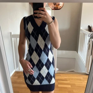 En jätte fin klänning som bara är använd några gånger i storlek XS från H&M - Bara använd några gånger
