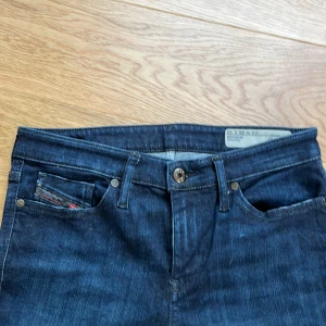 Diesel jeans - Riktigt feta diesel jeans🔥perfekt sick och använda fåtal gånger✅ snygg passform och färg👌nypris ca 1500 💰 säljer pga att dom är för små 