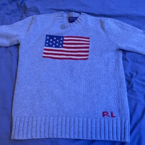 Polo Ralph lauren tröja - En fin tröja som är i bra skick Nypris:3000 Mitt pris:500 Pris går att diskutera  Storlek 160cm