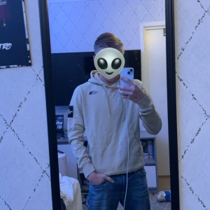 The north face hoodie - Säljer då jag ibte använder längre Strlk s men passar m