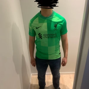 Fotbollströja - Fotbollströja Liverpool | Prisvärd och Felfri ✅ | Skickad inom 24h (spårbar) 📦 | passar M (jag har M) | Har du en fundering skicka PM | ALLT kan diskuteras 🤝