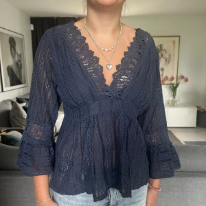 Blus - Blus marinblå