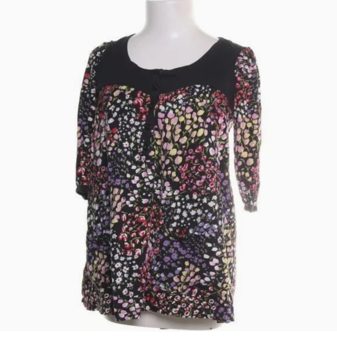 Lindex topp, Strl: S, Blommig, Somrig, Sommar, Mönstrad, Knäppning i fram, - 90