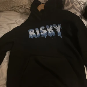 Risky hoodie - S helt ny pris för båda