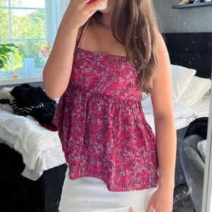 Jättefin topp! - Perfekt topp från Only nu till sommaren! 💗