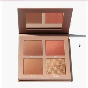 classy pallet - caias klassy palett. säljer då färgerna inte passar mig så den kommer knappast till användning ❤️ sparsamt använd nypris 445