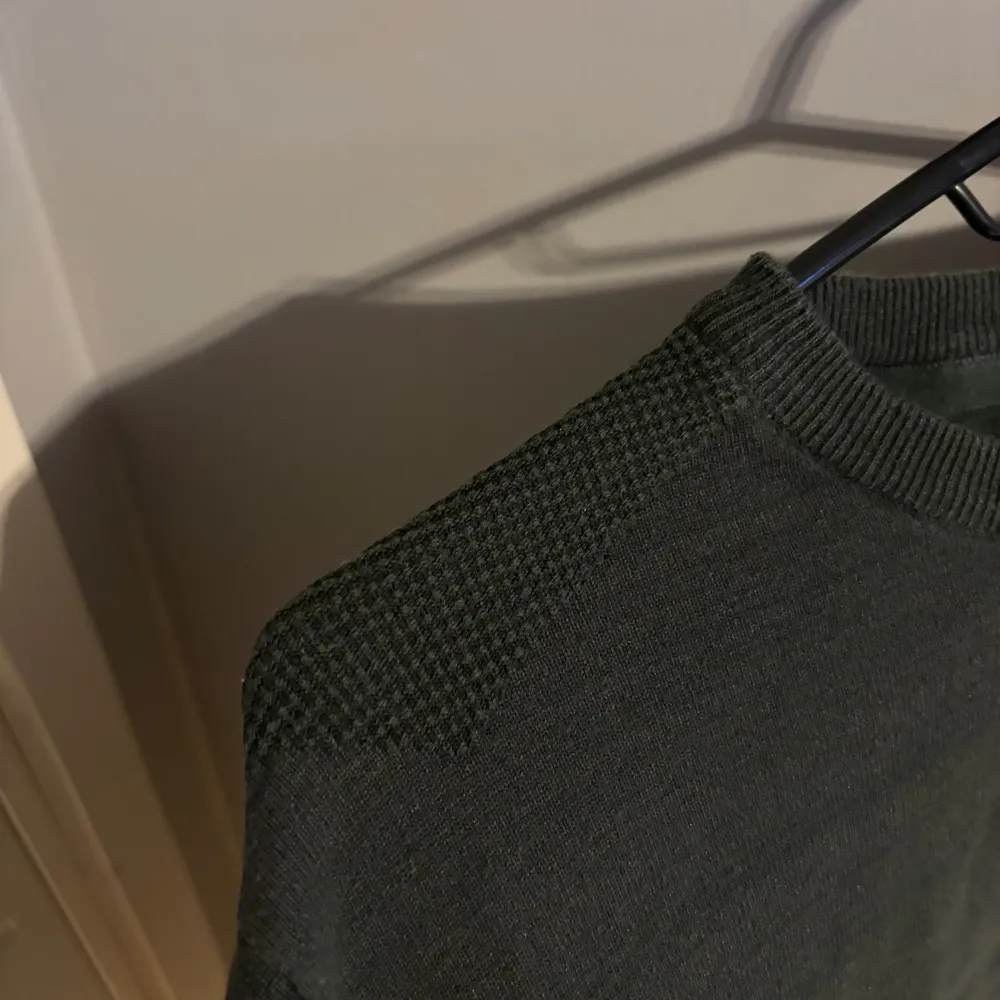 En grön tröja i storlek Xs av märket Jack and Jones, använd men inga defekter. . Tröjor & Koftor.