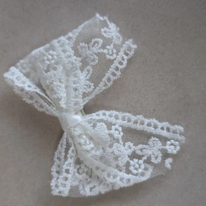 Spets hårklämma  - Ny Postar inom 3 dager efter köpet (Varje Torsdag och söndag) för flera bilder eller mått hör av dig 