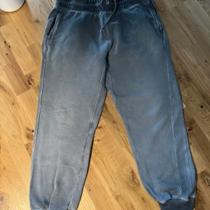 Yeezy Season 4 - Yeezy Season 4 track pants. Bra skick. PM För mer bilder