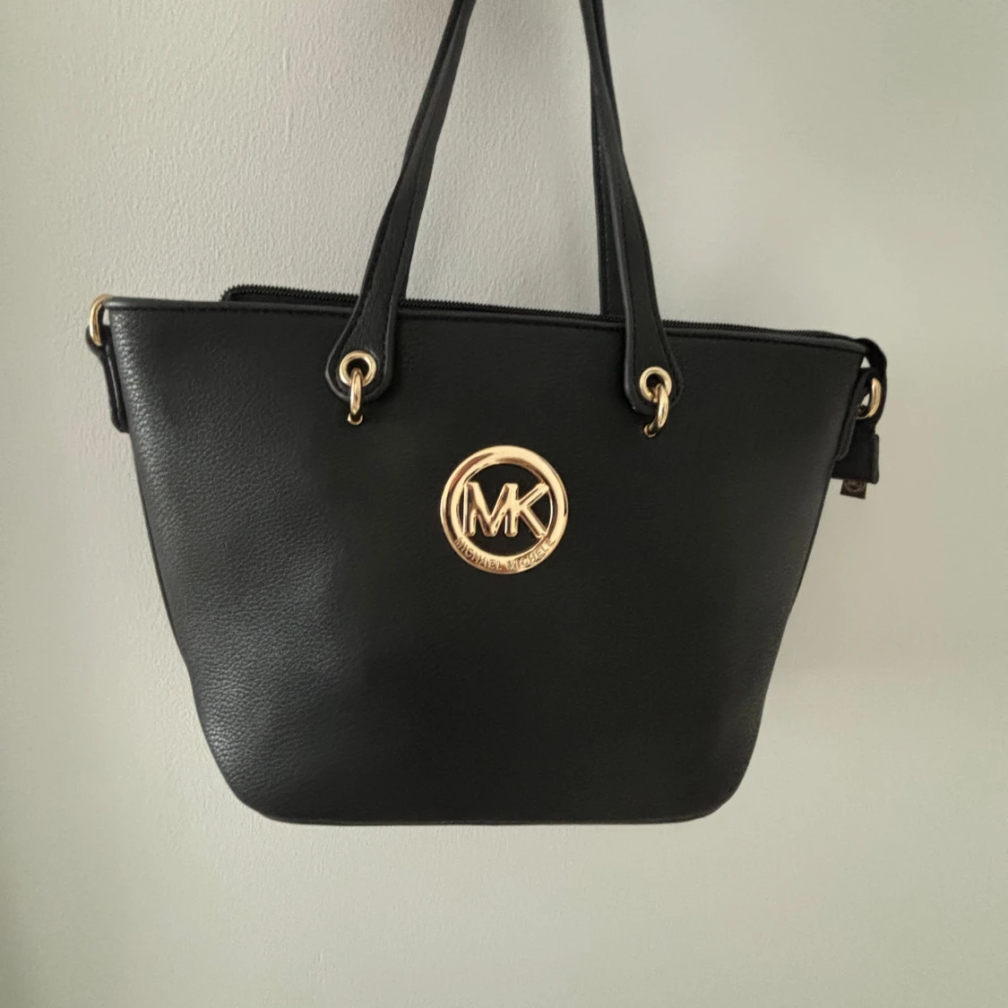 Inte äkta MK väska