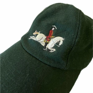 Keps - Fet keps köpt secondhand. Annorlunda ull material. 