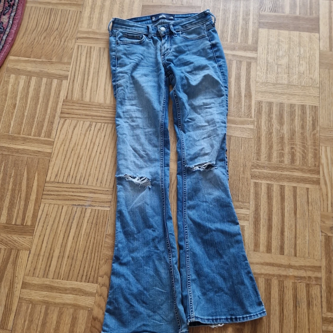 Bootcut jeans säljes