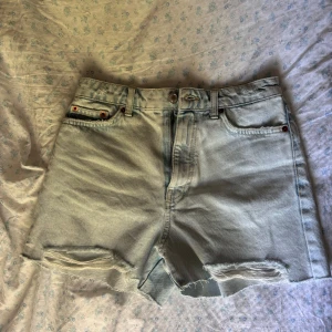 Zara jeans shorts, storlek 34 - Helt oanvända!! Originalpris 329 kr, de är endast provade, nyskick 