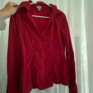 skjorta - säljer denna vintage aktiga röda skjortan, superfin, från lindex storlek 36 (S) ❤️