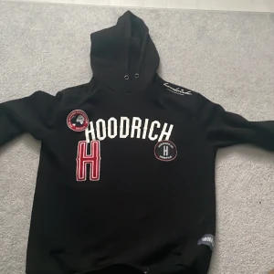 Hoodrich hoddie - Liten på mig och har använd fåtal gånger 