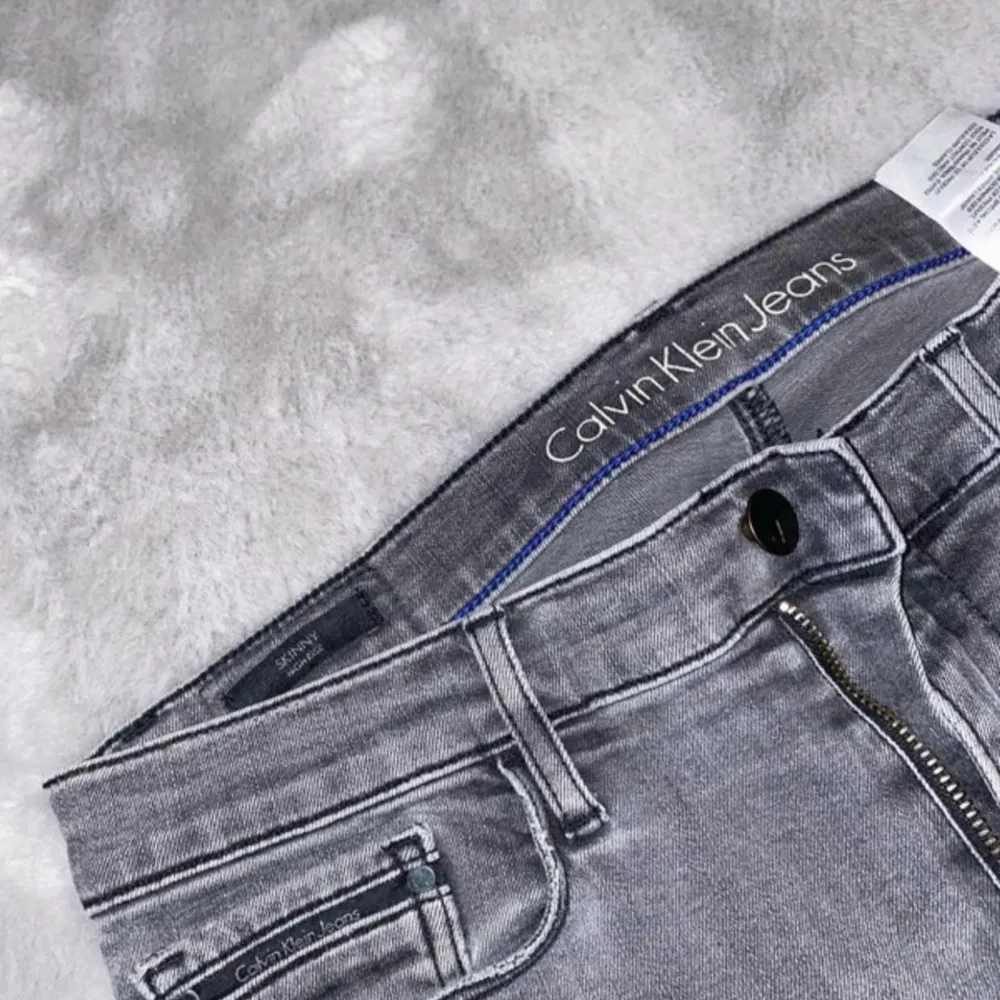 Calvin Klein jeans i jätte fint skick som nya. (Se bild för storlek) . Jeans & Byxor.