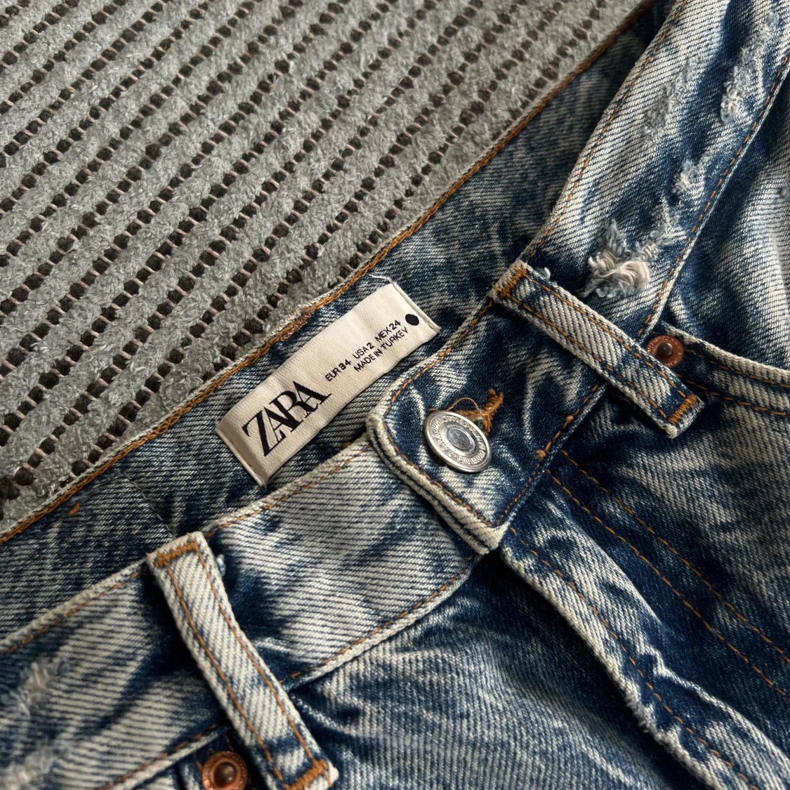 Jeans med slitningar - 90
