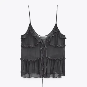 Zara topp - Supersnygg, populär Zara topp som jag tror är helt slutsåld och tyvärr inte kommer till användning ❤️ storlek xs