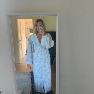 Klänning - Klänning från NA-KD. Oanvänd i storlek 32 Nypris 900 