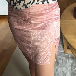 Siden minikjol - Gullig minikjol i siden