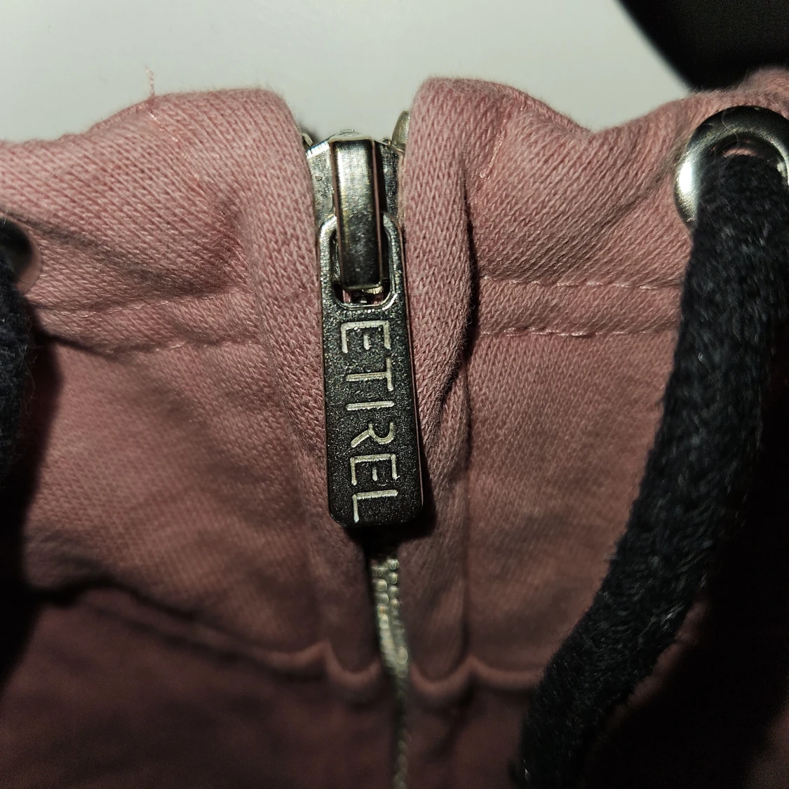 Etriel huvtröja ny - 91