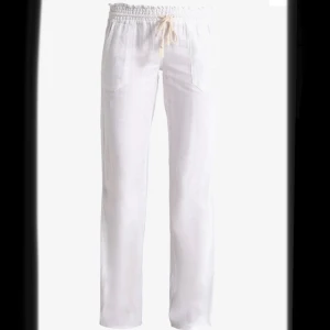 Roxy linnebyxor  - Säljer dessa linnebyxor från Roxy då jag aldrig använder, använda Max 5 gånger och är i bra skick🫶 Är i storlek S men passar även mig som är storlek Xs!