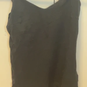 Linne - Bra skick, passar till allt, använt fåtal gånger. Köparen står för frakten