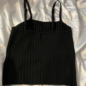 Helt ny svart topp - Helt ny, oanvänd, strl S från H&M.