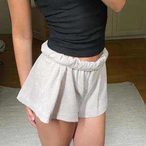 Fina luftiga shorts.