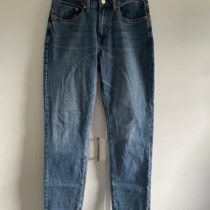 Jeans - Hm jeans regular fit storlek 30/32 mycket bra skick fortfarande. 