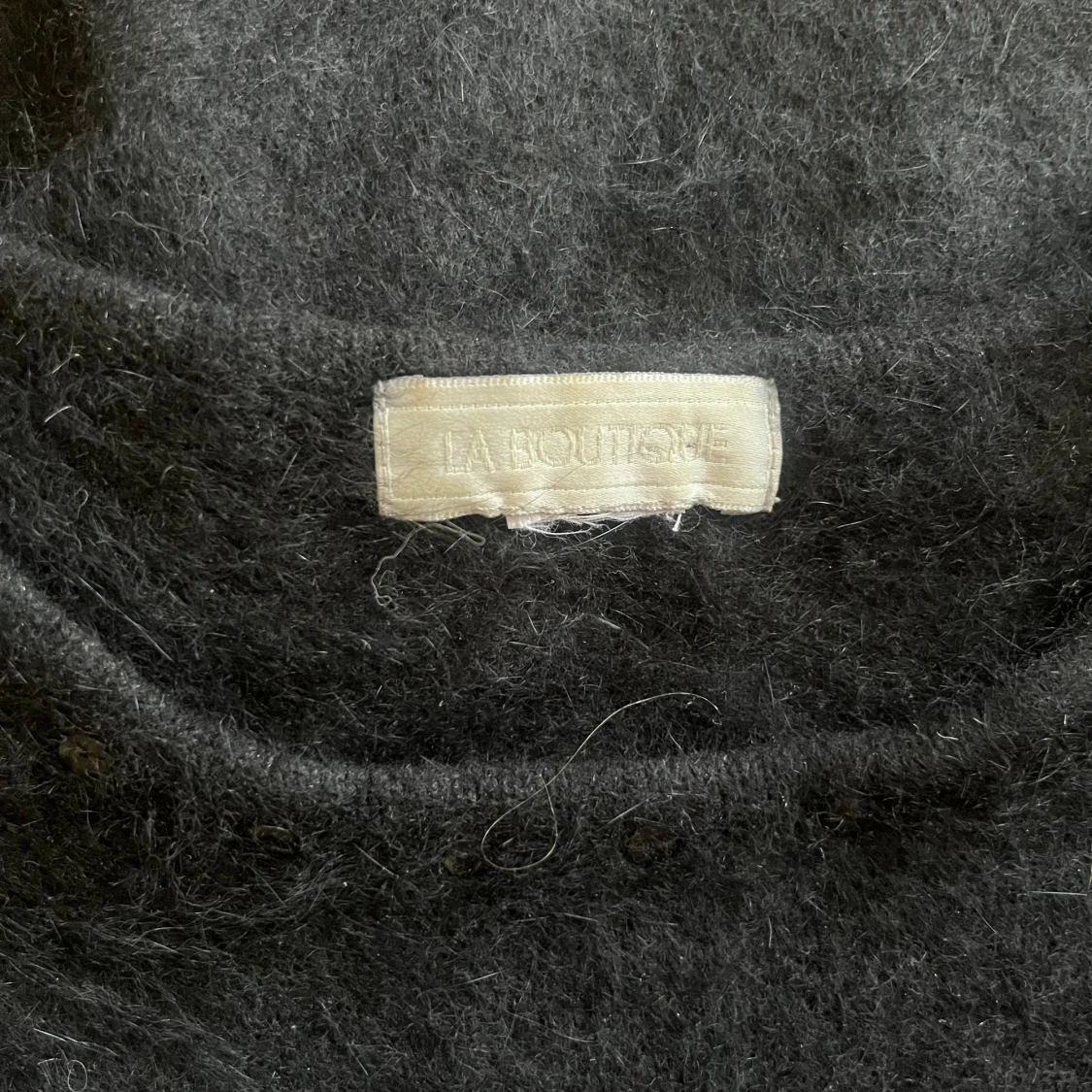 Fluffig kortärmad stickad tröja med paljetter - 90