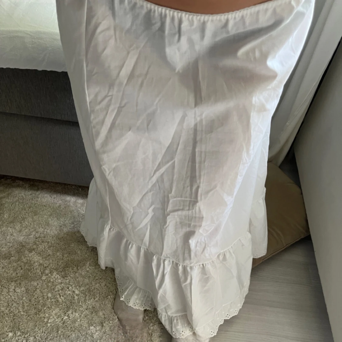 Fin vit långkjol med spets - 90